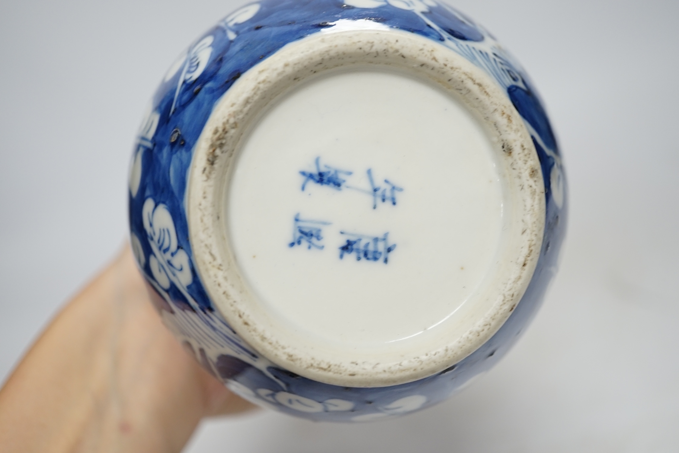 An early 20th century Chinese blue and white double gourd vase, 25cm high